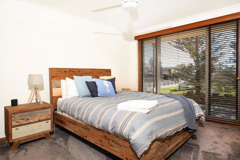 Shores - Pet-Friendly - 1 Min Walk To Beach - Accommodation Kalgoorlie 3