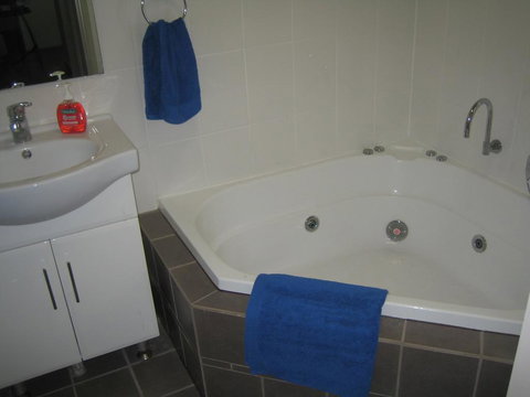 Showgrounds Cottage Naracoorte - Accommodation Kalgoorlie 3