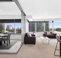 Sleek Q1 Suite in the Heart of Surfers Paradise - Accommodation Kalgoorlie