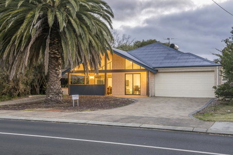 Snoozeaway - Accommodation Kalgoorlie 0