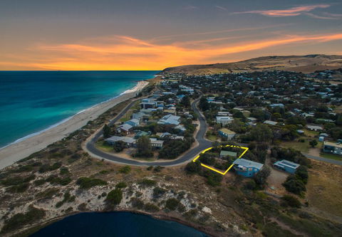 Socks 'n' Sandals - 34 Riverview Drive - Accommodation Kalgoorlie 1