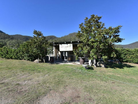 Somerville Wines Farmstay In Broke, Super Cute House On Working Farm. Walk For Miles. - Accommodation Kalgoorlie 1
