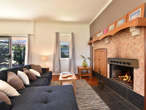 Somerville Wines Farmstay In Broke, Super Cute House On Working Farm. Walk For Miles. - Accommodation Kalgoorlie 0