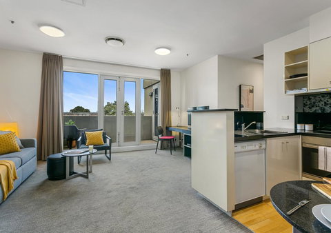South Yarra Delight - Car Park, Wifi And Swimming Pool - Accommodation Kalgoorlie 2