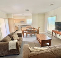 Spacious 2 Bed 2 Bath Villa - Central Location - Quiet - Accommodation Kalgoorlie