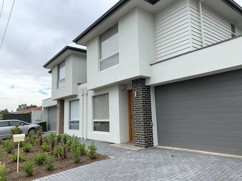 Spacious Rooms Home-Stay With Free Wifi - Accommodation Kalgoorlie 1