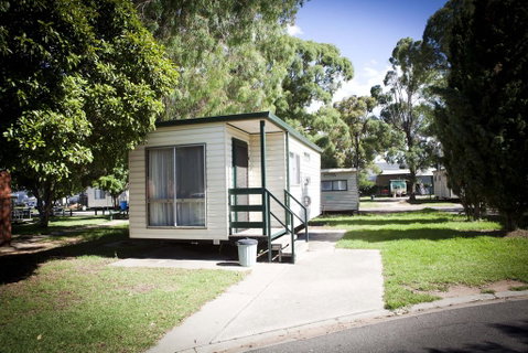 Strayleaves Caravan Park - Accommodation Kalgoorlie 1