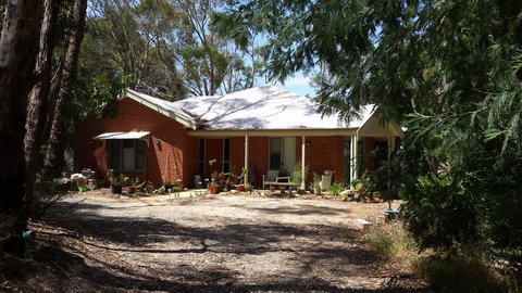 Stringybark Hills Retreat - Accommodation Kalgoorlie 2