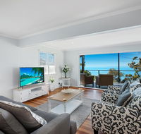 Stunning Family Escape on the Point With Bay Views - Accommodation Kalgoorlie