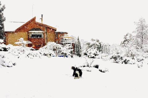 STUNNING HOME WITH AMAZING VIEWS - Just 20 Mins To The City And Only 10 To MONA! - Accommodation Kalgoorlie 0