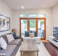 Stunning Townhouse- Quiet Street Close to CBD - Accommodation Kalgoorlie