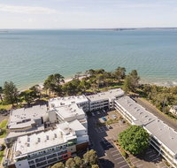 Stylish Island Getaway - BEACHFRONT APARTMENT - Accommodation Kalgoorlie