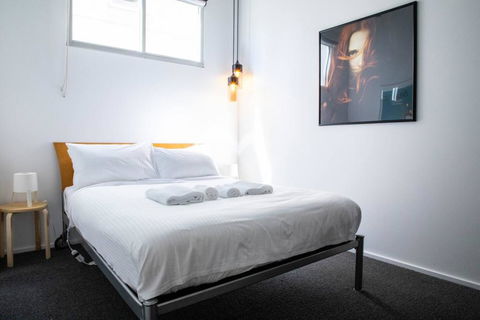 Stylish Warehouse Convert 2 Bedroom Apartment - Accommodation Kalgoorlie 3