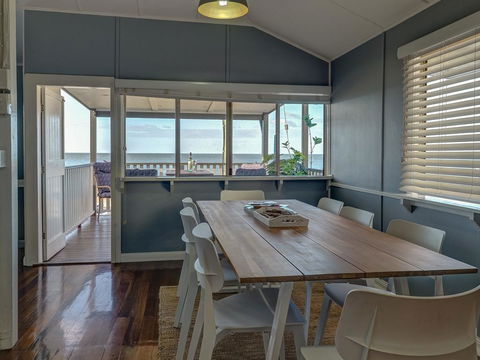 Sublime Beachfront Queenslander On The Esplanade - Accommodation Kalgoorlie 0