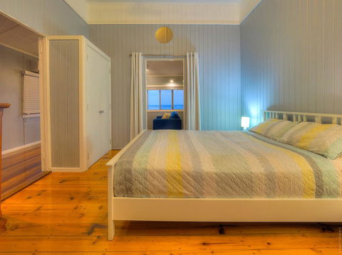 Sublime Beachfront Queenslander On The Esplanade - Accommodation Kalgoorlie 3
