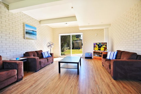 Summer Sands - Pet Friendly - Accommodation Kalgoorlie 2