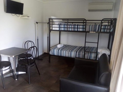 Summit Cabin - Accommodation Kalgoorlie 1