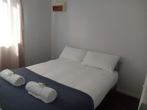 Summit Cabin - Accommodation Kalgoorlie 0