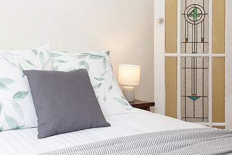 Sunlit 2-bed Apartment Metres From The Beach - Accommodation Kalgoorlie 1