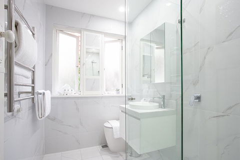 Sunlit 2-bed Apartment Metres From The Beach - Accommodation Kalgoorlie 3