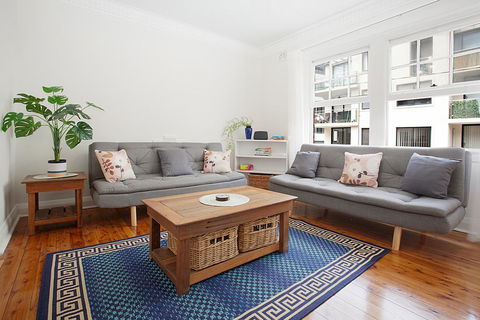 Sunlit 2-bed Apartment Metres From The Beach - Accommodation Kalgoorlie 0