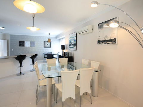 Super Sized Family Retreat With A Pool - Accommodation Kalgoorlie 1