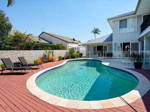 Super Sized Family Retreat With A Pool - Accommodation Kalgoorlie 0