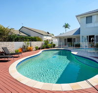 Super Sized Family Retreat With a Pool - Accommodation Kalgoorlie