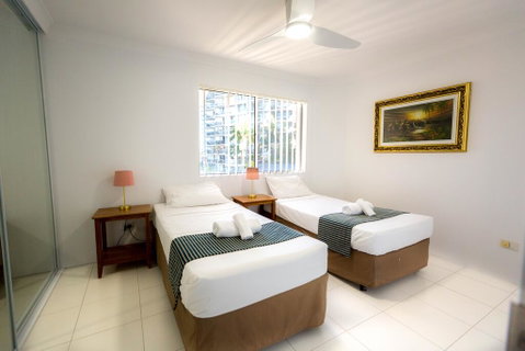 Surfers Del Rey - Accommodation Kalgoorlie 1