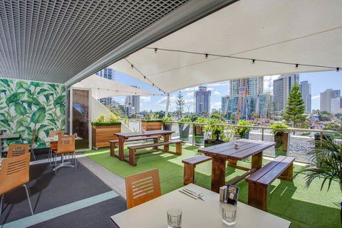 Surfers Paradise Ocean View. Sleeps 4. Free WIFI - Accommodation Kalgoorlie 2