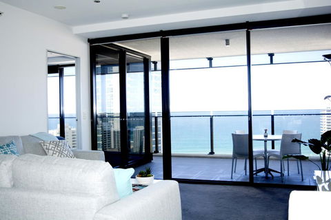 Surfers Paradise Two Bedroom Luxury Seaview Spa Apartment - Sealuxe - Accommodation Kalgoorlie 3