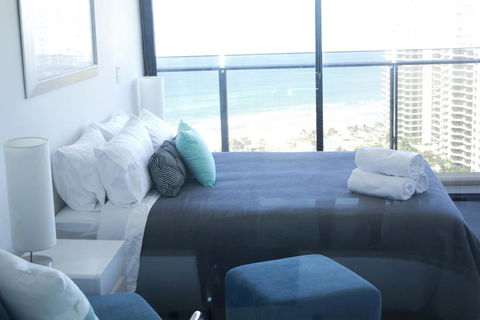 Surfers Paradise Two Bedroom Luxury Seaview Spa Apartment - Sealuxe - Accommodation Kalgoorlie 2