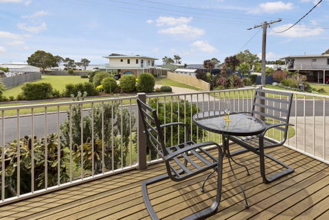 Tanjil - A Stroll From The Water In Paynesville - Accommodation Kalgoorlie 1