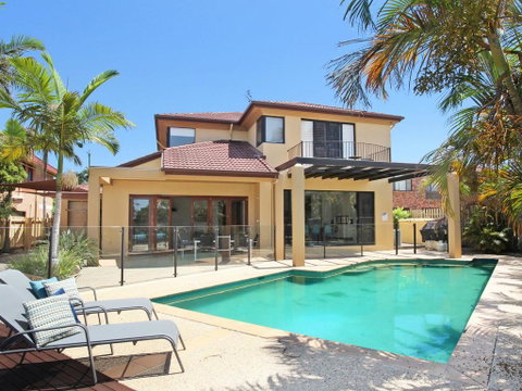 Tarcoola 41 - 5 BDRM Canal Home With Pool - Accommodation Kalgoorlie 0