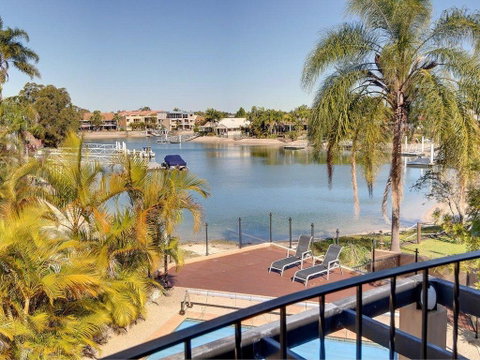 Tarcoola 41 - 5 BDRM Canal Home With Pool - Accommodation Kalgoorlie 3