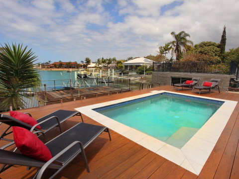 Tarcoola 49 - 4 BDRM Canal Home With Pool - Accommodation Kalgoorlie 0