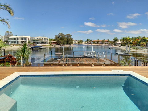 Tarcoola 49 - 4 BDRM Canal Home With Pool - Accommodation Kalgoorlie 3