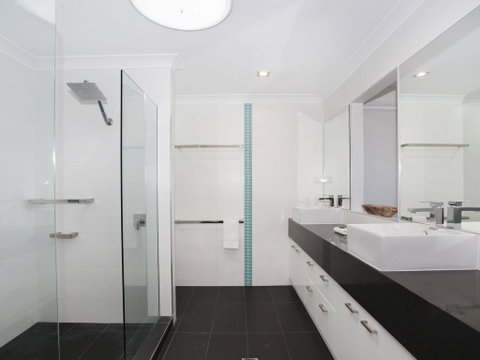 Tarcoola 49 - 4 BDRM Canal Home With Pool - Accommodation Kalgoorlie 2