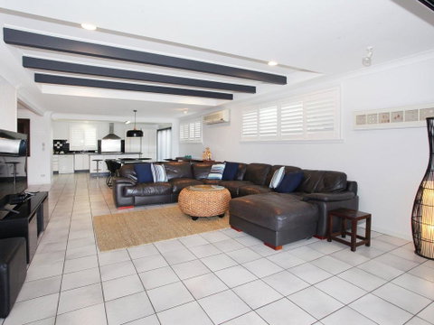 Tarcoola 49 - 4 BDRM Canal Home With Pool - Accommodation Kalgoorlie 1