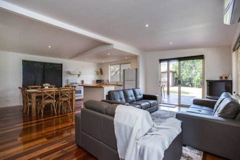 Tasman Surf House - So Close To The Beach - Accommodation Kalgoorlie 3