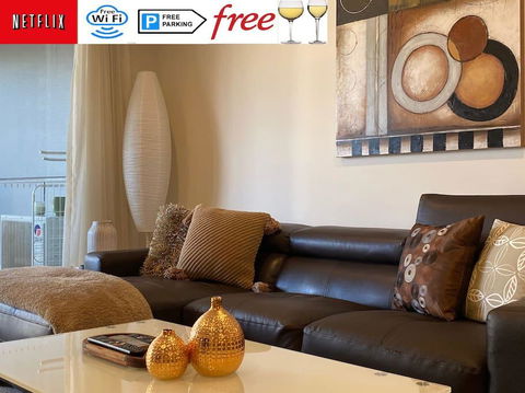TERRACE LUX FULLY AIR 2 CAR FREE NETFLIX WIFI WINE - Accommodation Kalgoorlie 0