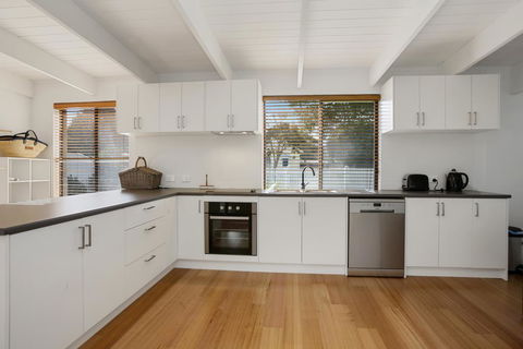THE ASHMAN HOUSE - Modern And Close To Town - Accommodation Kalgoorlie 2