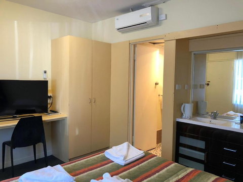 The Astor Suites - Accommodation Kalgoorlie 1