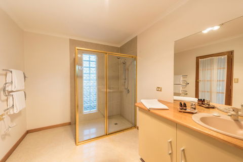 Parnella Kettering - Accommodation Kalgoorlie 8