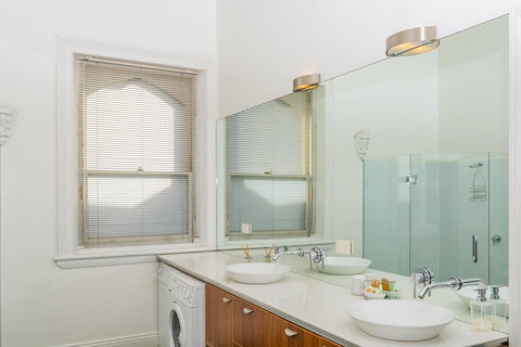 Roxburgh House Apartments - Accommodation Kalgoorlie 3