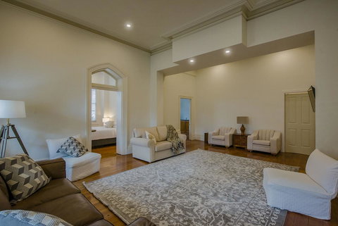 Roxburgh House Apartments - Accommodation Kalgoorlie 14
