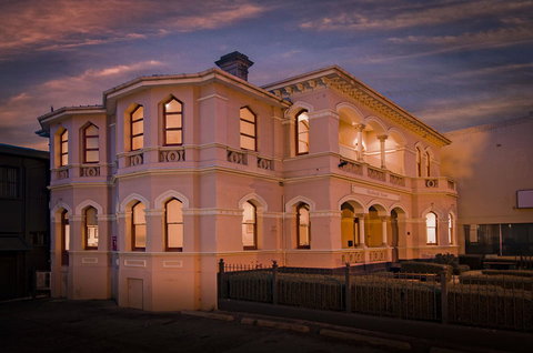Roxburgh House Apartments - Accommodation Kalgoorlie 9