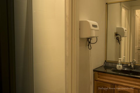 Roxburgh House Apartments - Accommodation Kalgoorlie 2