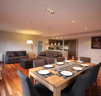 Sunny 3 Bedroom Apartment in Sandy Bay - Accommodation Kalgoorlie