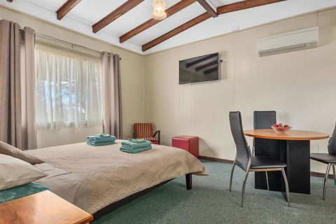 Green Views - Accommodation Kalgoorlie 0